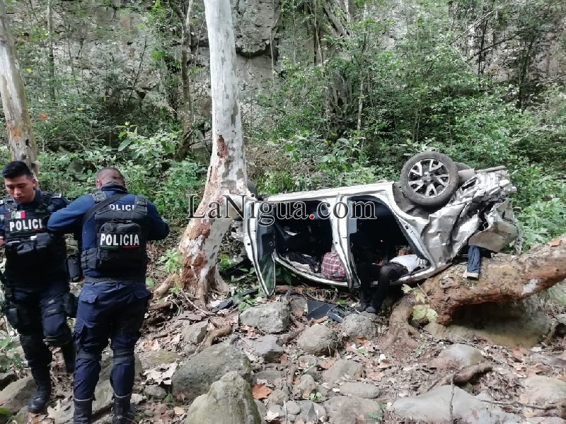 Los rescatan tras pasar dos días en el fondo de un barranco