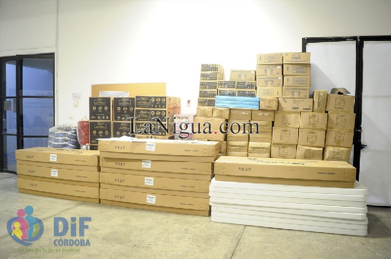 Realiza DIF entrega de material para Desayunos Escolares Calientes