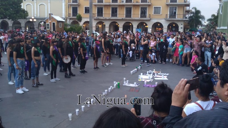 Se manifiestan mujeres en Córdoba contra feminicidios