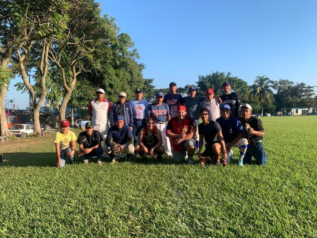 Muebleros Peñuela al playoff final, 10-3 a Piratas La Concha