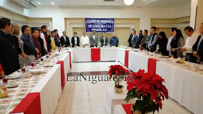 Realiza Colegio de abogados su tradicional brindis