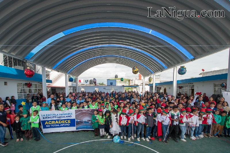 Ayuntamiento entrega domo y rehabilitación de cancha en escuela de la colonia San José