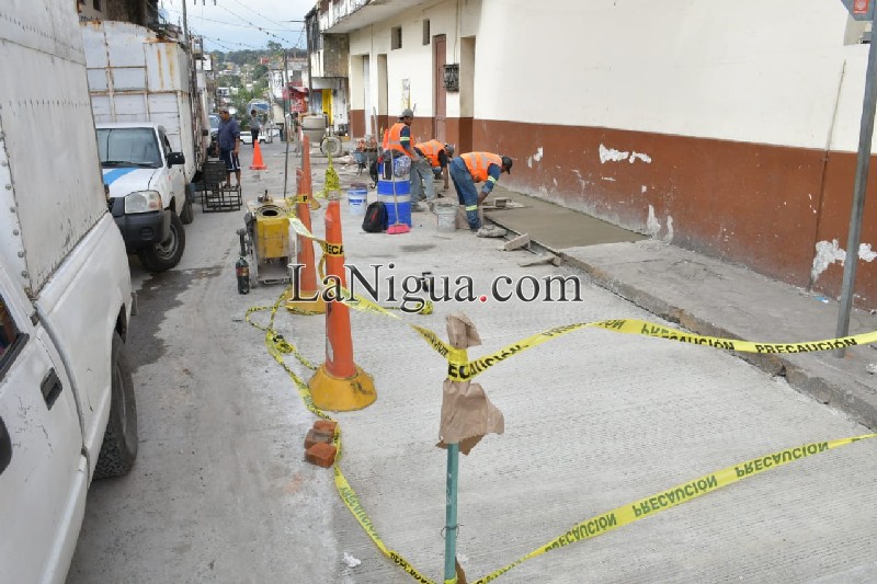 Ayuntamiento de Córdoba repone concreto hidráulico en calles del centro