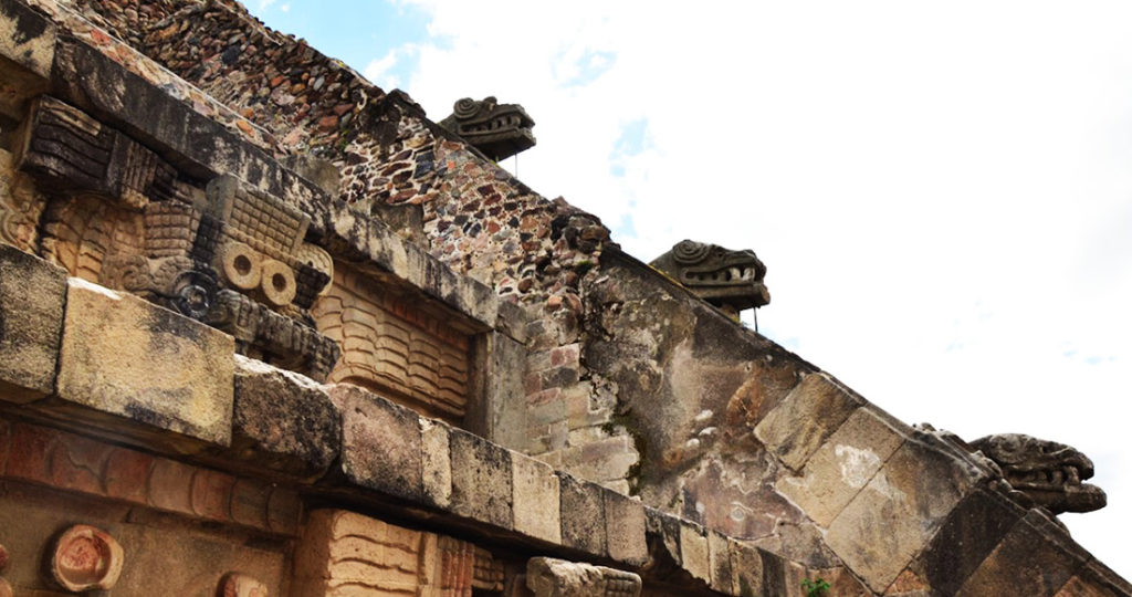 Es 1930. Santa es un extranjero gordo, y el Presidente de México quiere sustituirlo con… Quetzalcóatl