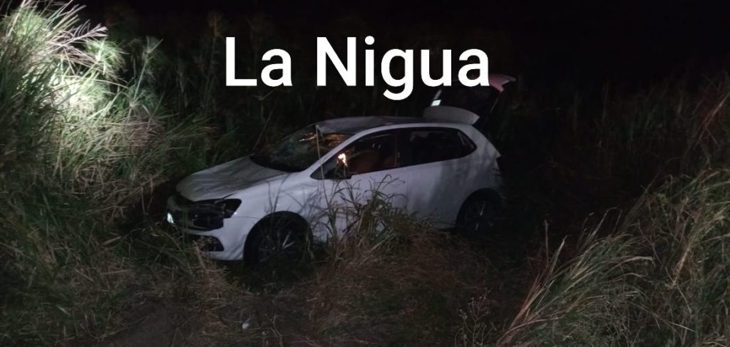 Vuelca automóvil en la carretera transismica Coatzacoalcos-Minatitlán