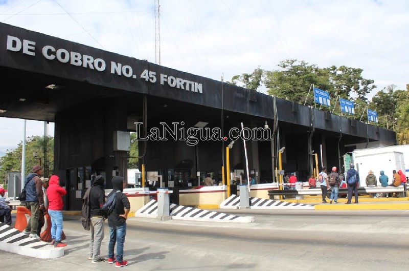 Por si te lo perdiste: Pobladores de Atotonilco, Calcahualco; toman caseta de Fortín; alcaldesa “vende” manantiales de su municipio.