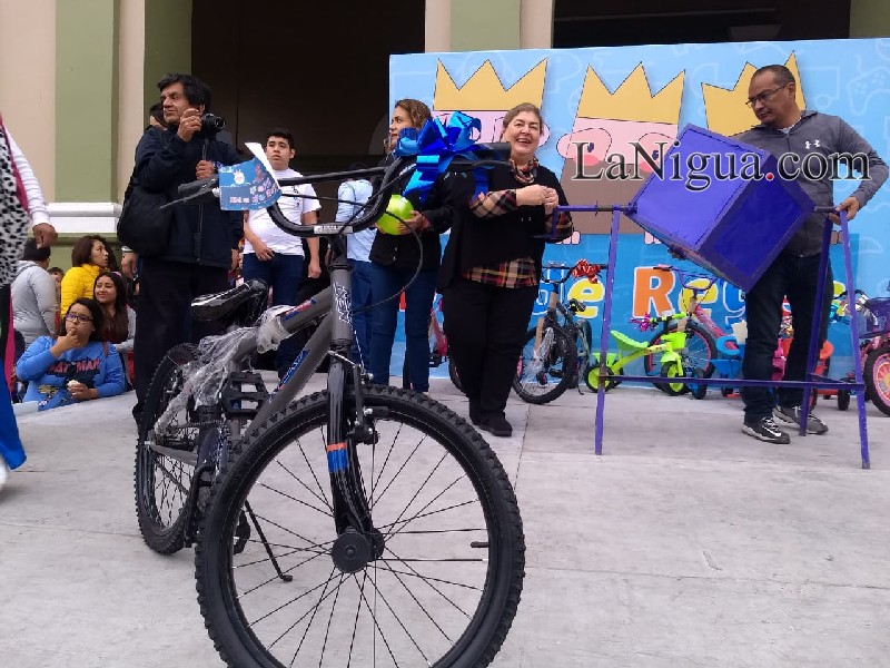 Festejan día de Reyes en el parque 21 de Mayo