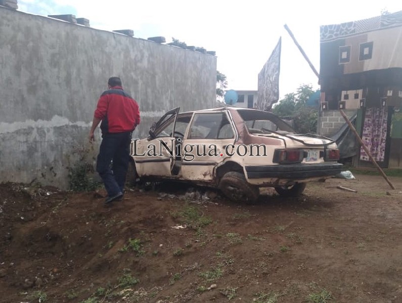 Vuelca bajando del Hotel Santa Bárbara en Coscomatepec; dos lesionados.