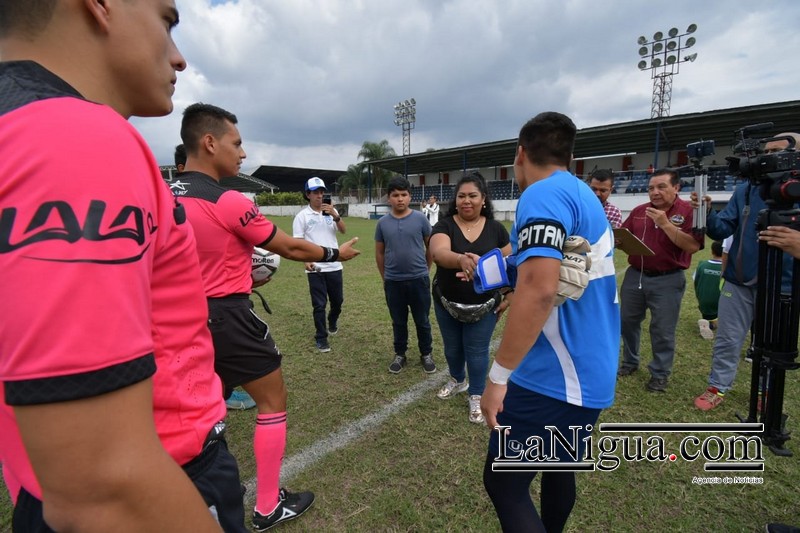 Es hora de cazar Conejos;Cafetaleros por tres puntos