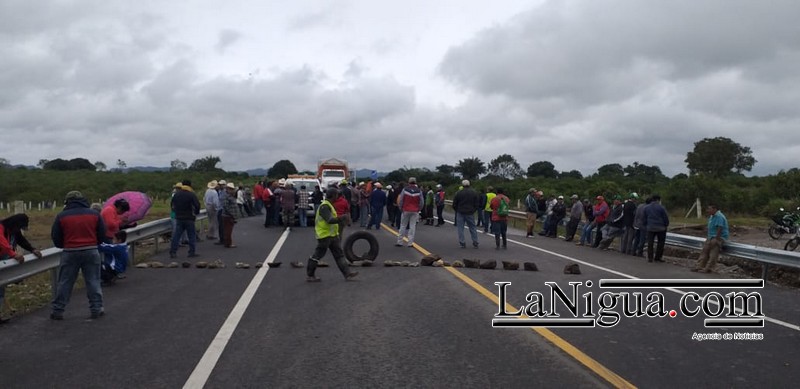 Bloquearon la autopista Totomoxtle a Paso Largo