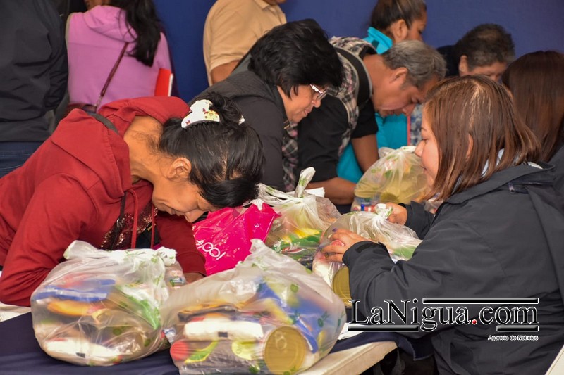 Entrega de apoyos a afectados por incendio del Revolución