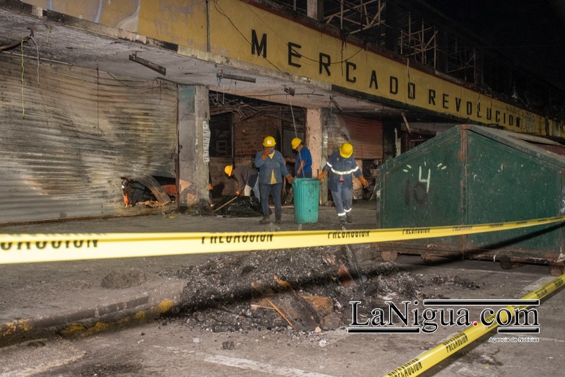 Ayuntamiento de Córdoba inicia trabajos de limpieza en zona afectada por incendio del Revolución