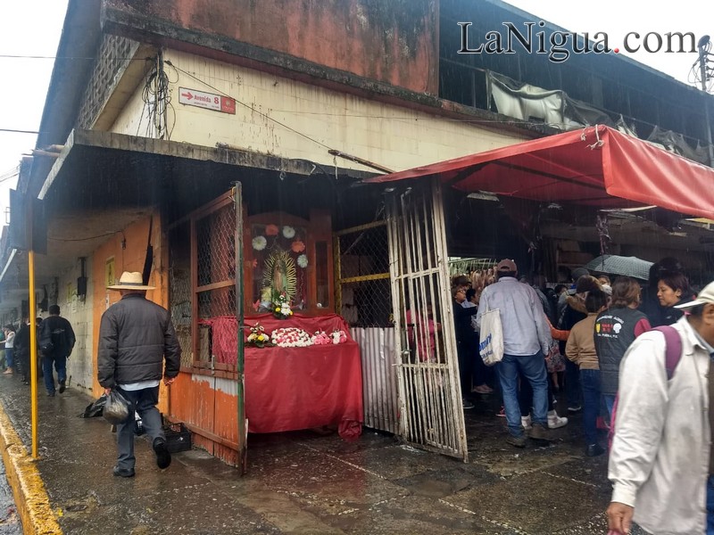 Locatarios de Revolución regresan para vender la mercancía que rescataron