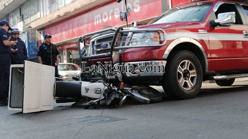 Embisten a repartidor