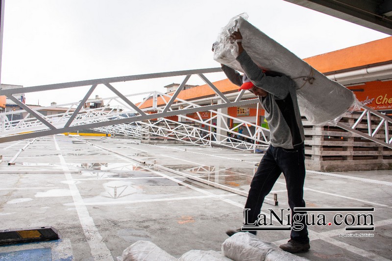 Ayuntamiento de Córdoba inicia instalación de carpa en estacionamiento del Revolución