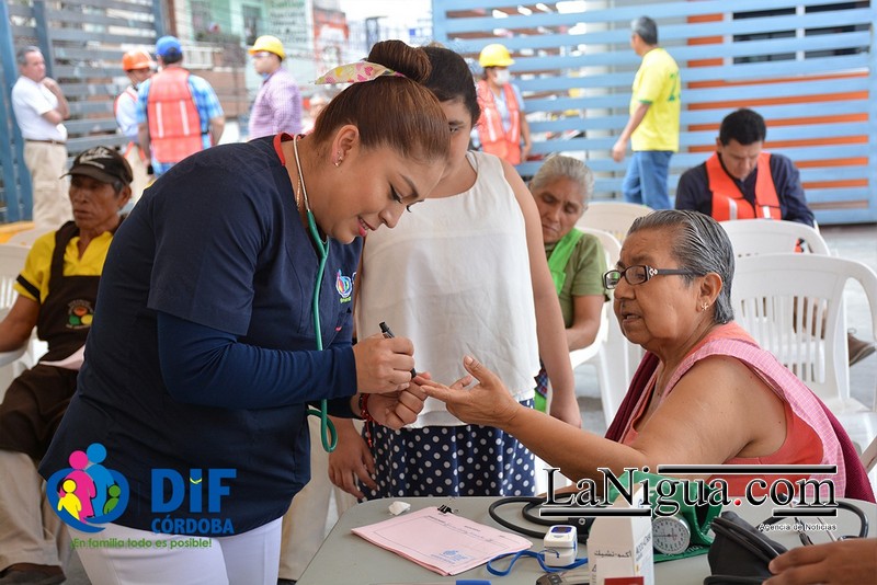 Acerca DIF servicio médico a damnificados del mercado “Revolución”