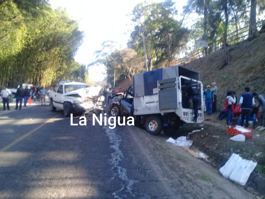 5 lesionados en aparatoso accidente