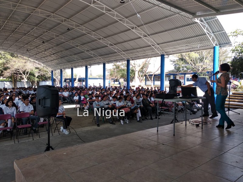 Se lleva a cabo conferencia en las instalaciones del cbtis 102 de Paso del Macho