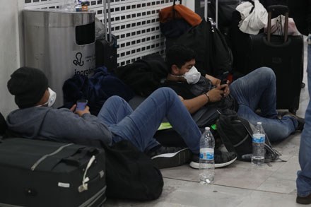 Cancelan más de 200 vuelos en el aeropuerto capitalino