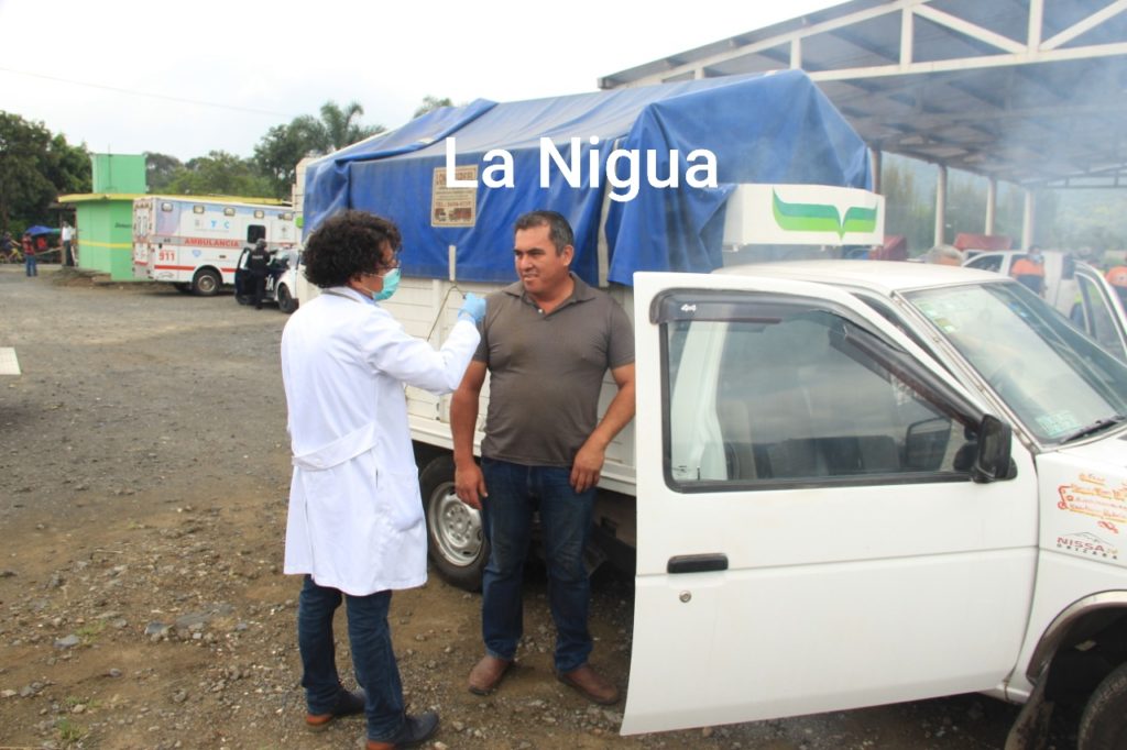 Sanitiza Ayuntamiento de Ixtaczoquitlán plaza de Chayoteros en Cuautlapan