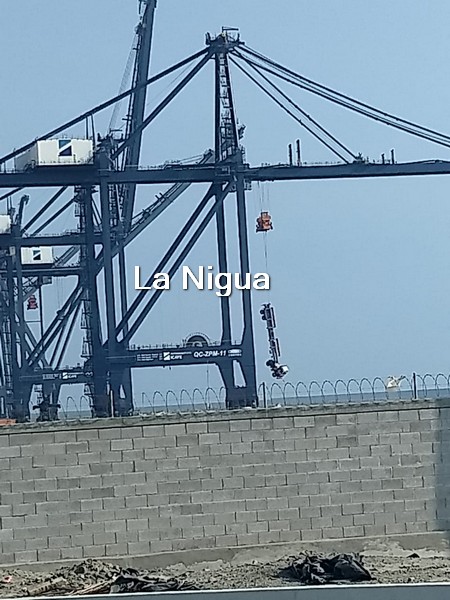 Obrero muere al caer al mar con todo y vehículo