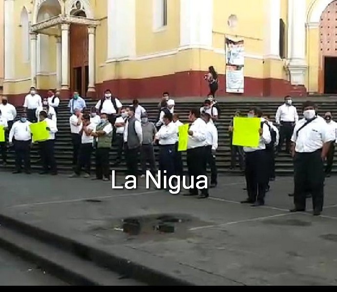 Conductores de autobuses turísticos piden préstamo a gobernador