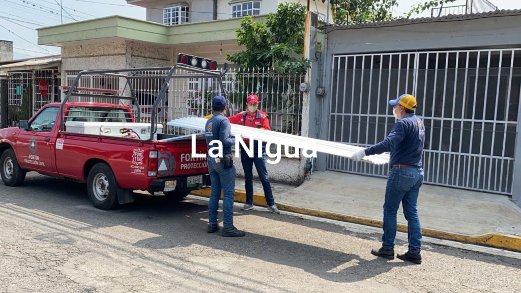 Entrega Ayuntamiento apoyos a afectados por tromba en Fortín