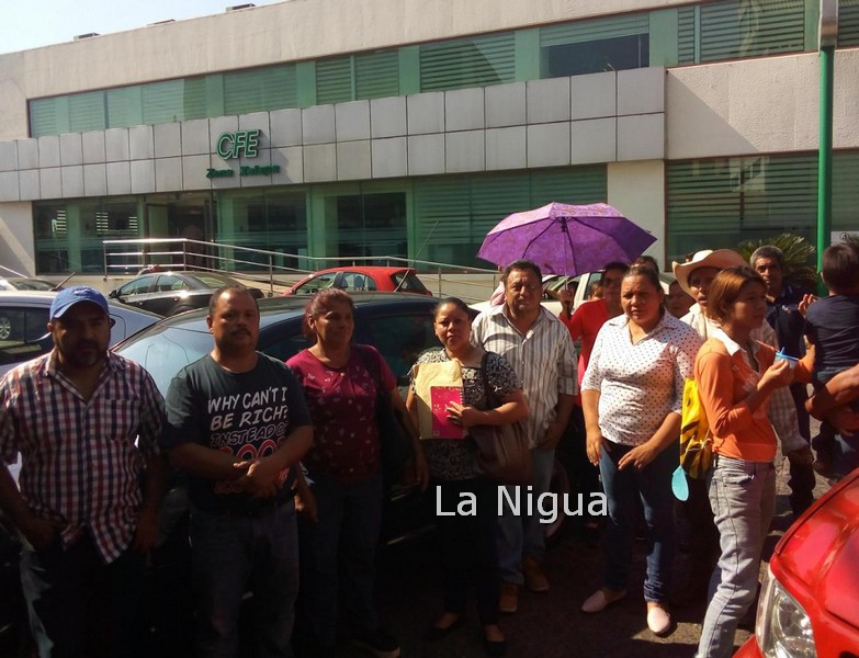 Ciudadanos Protestan por Altos Cobros CFE