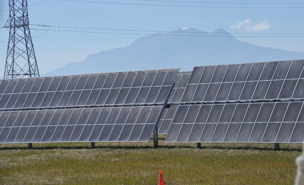 Juez suspende de forma definitiva acuerdo de Cenace que frena a centrales de energía renovable