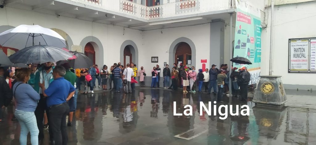 Comerciantes de Camerino Z.Mendoza exigen vender.