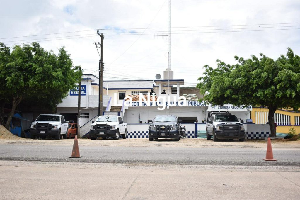 Intenta arrojarse de puente.