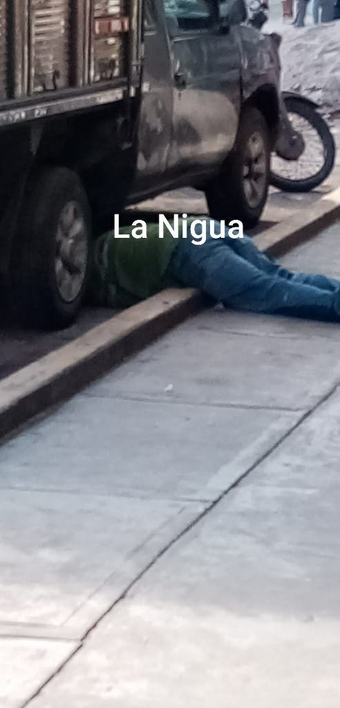 Ejecutan a dos masculinos en pleno centro de Paso del Macho.