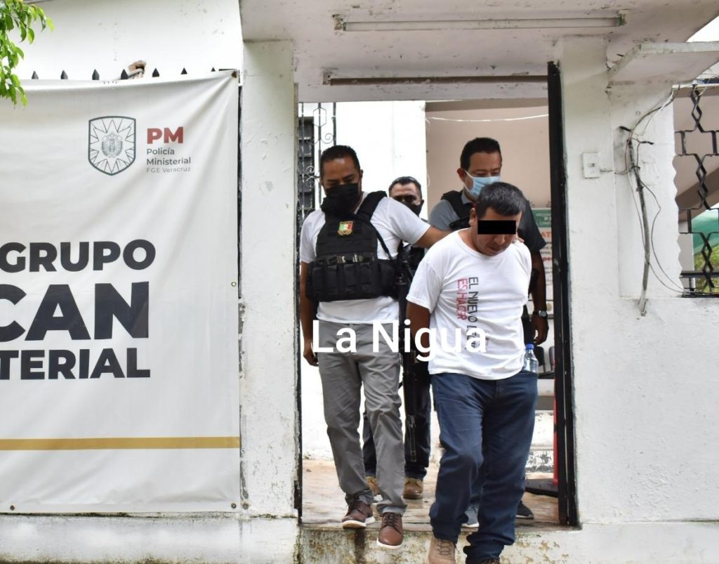 Apresan a obrero que intentó matar a su pareja en el parque Juárez de Acayucan.