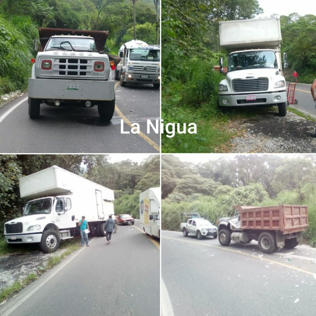 Choca volteo contra camión en las curvas de Chocamán.