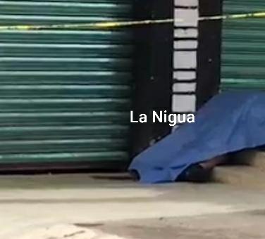 Muere hombre en la vía pública 1 20200625 1228551032793634898101360