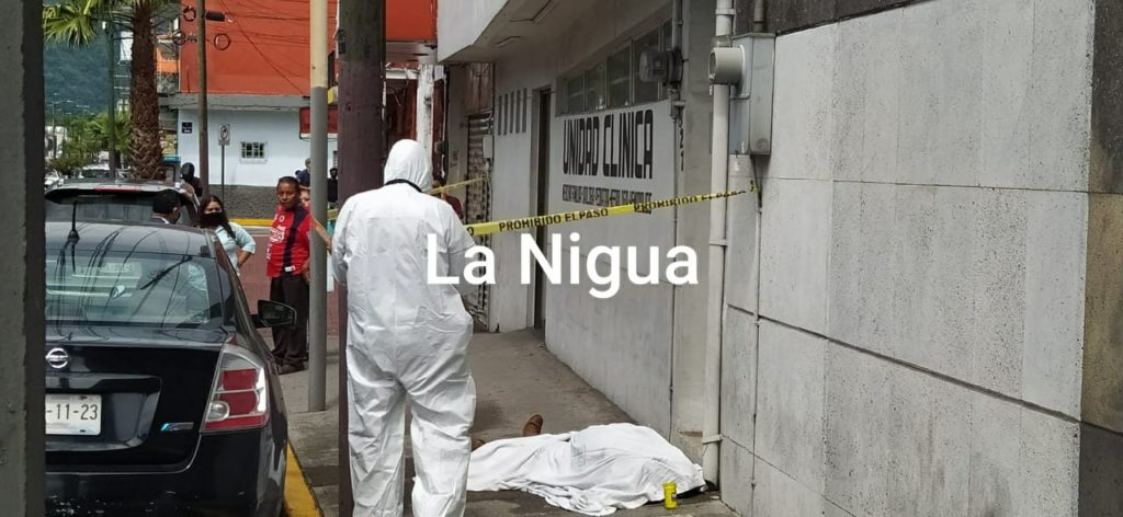 Fallece persona de la tercera edad en la vía pública.