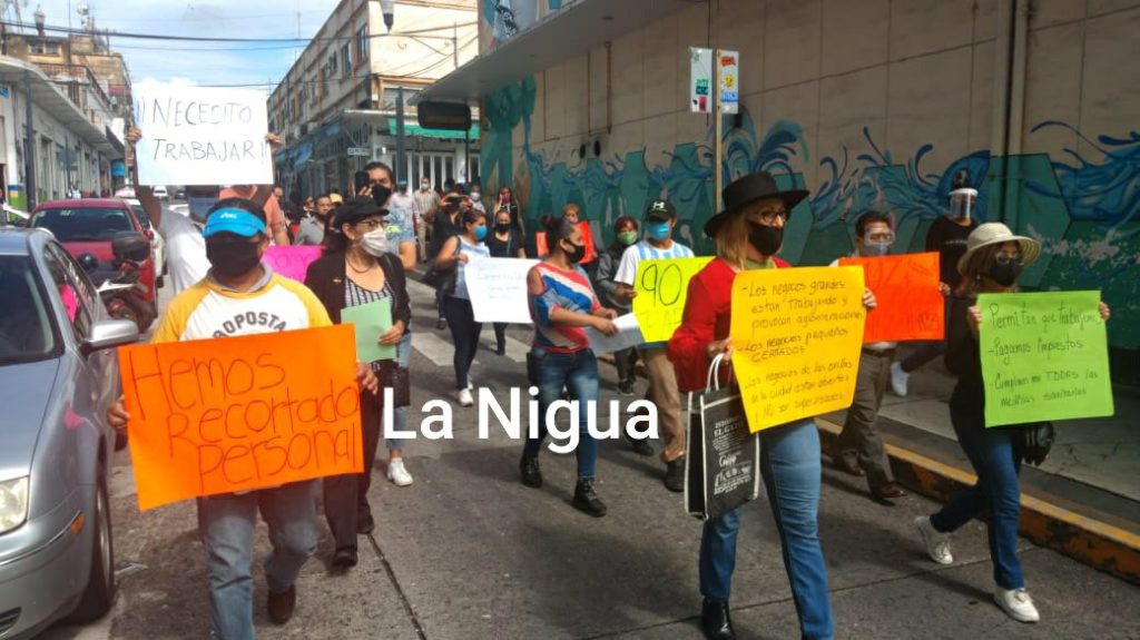 Piden comerciantes de Xalapa piden abrir sus negocios