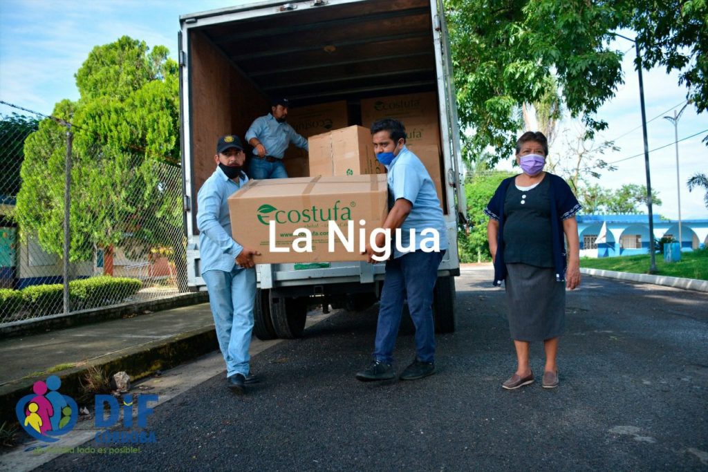 Entrega DIF Municipal estufas ecológicas en apoyo a las comunidades