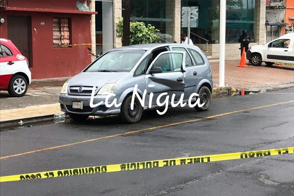 Hombre muere al interior de su vehículo