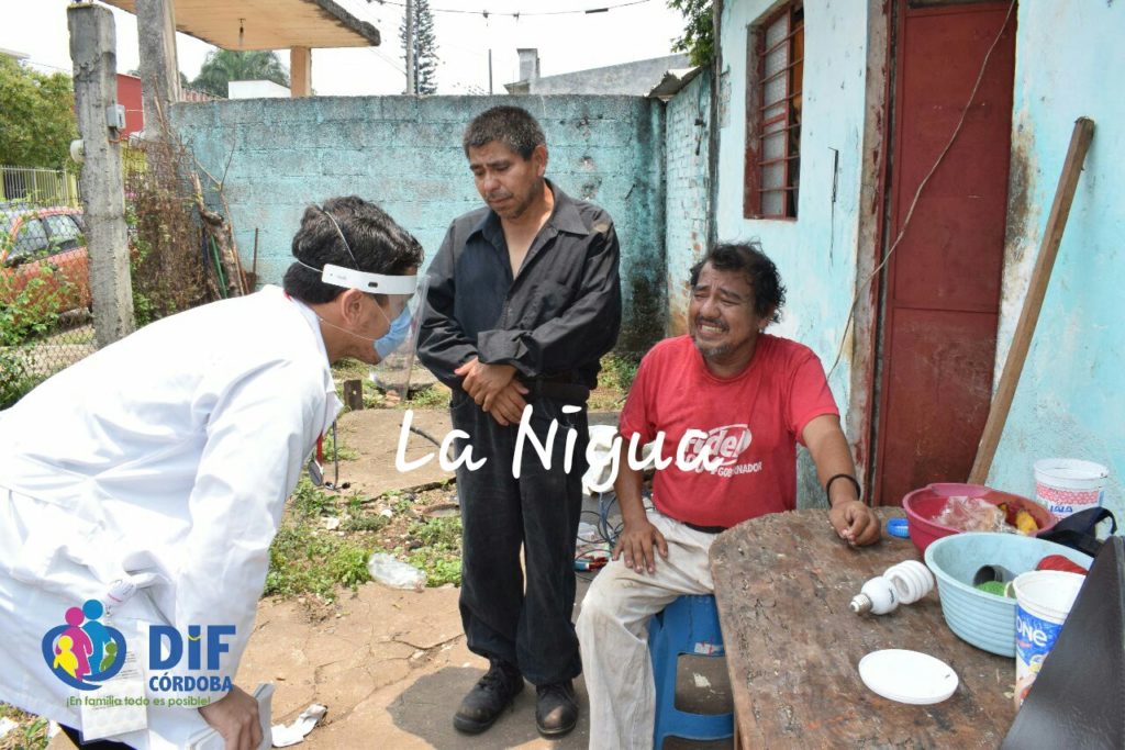 Busca DIF a familiares de adultos enfermos reportados en condiciones de abandono