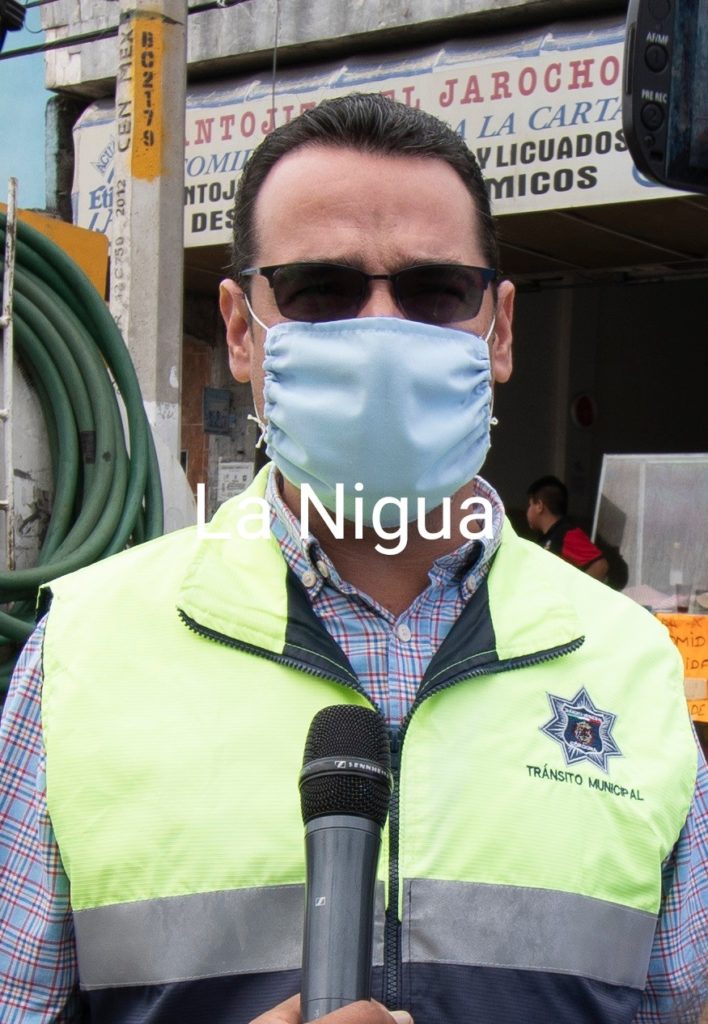 Limpian y sanitizan paradas de autobuses y espacios públicos de Córdoba