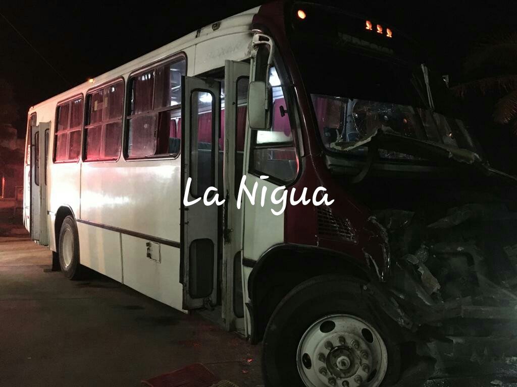 Conductor ebrio se impacta contra domicilio