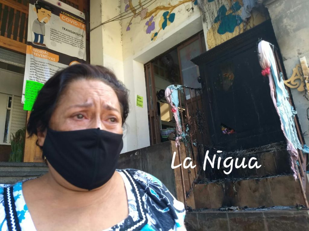 Vándalos prenden fuego aun altar religioso del mercado