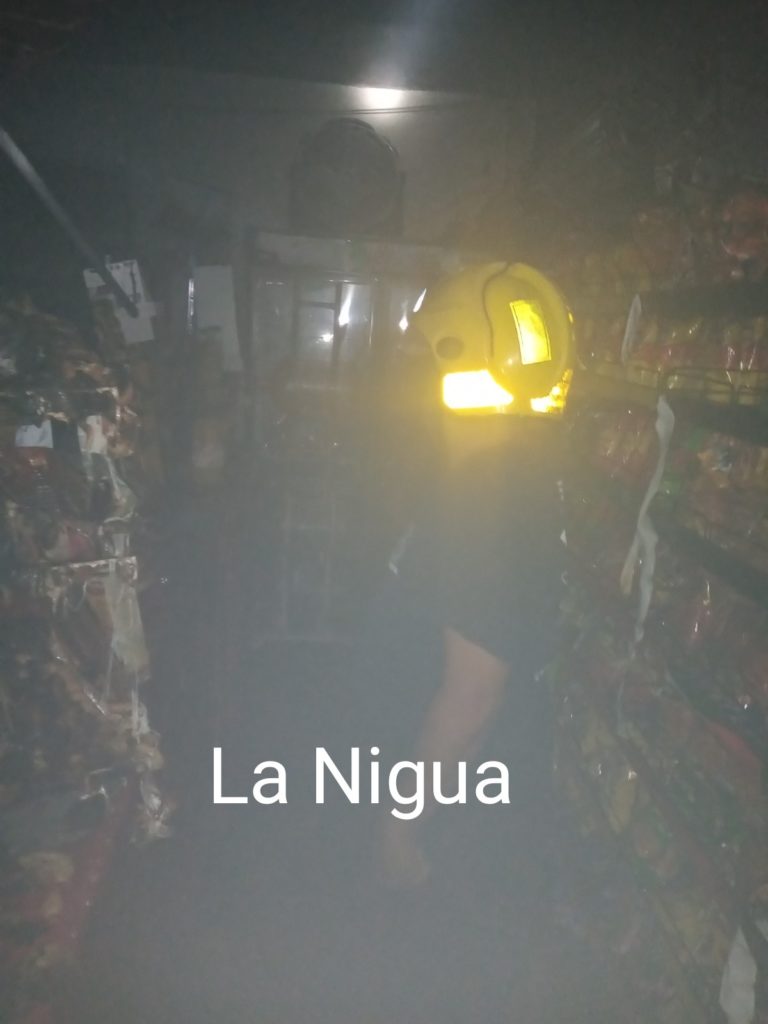 Se incendia tienda de abarrotes