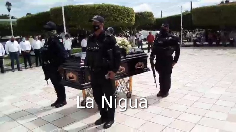 RINDEN HOMENAJE A AMADO E. MERIDA RUIZ QUIEN FUERA DIRECTOR DE POLICÍA Y ORDENAMIENTO EN CIUDAD ISLA