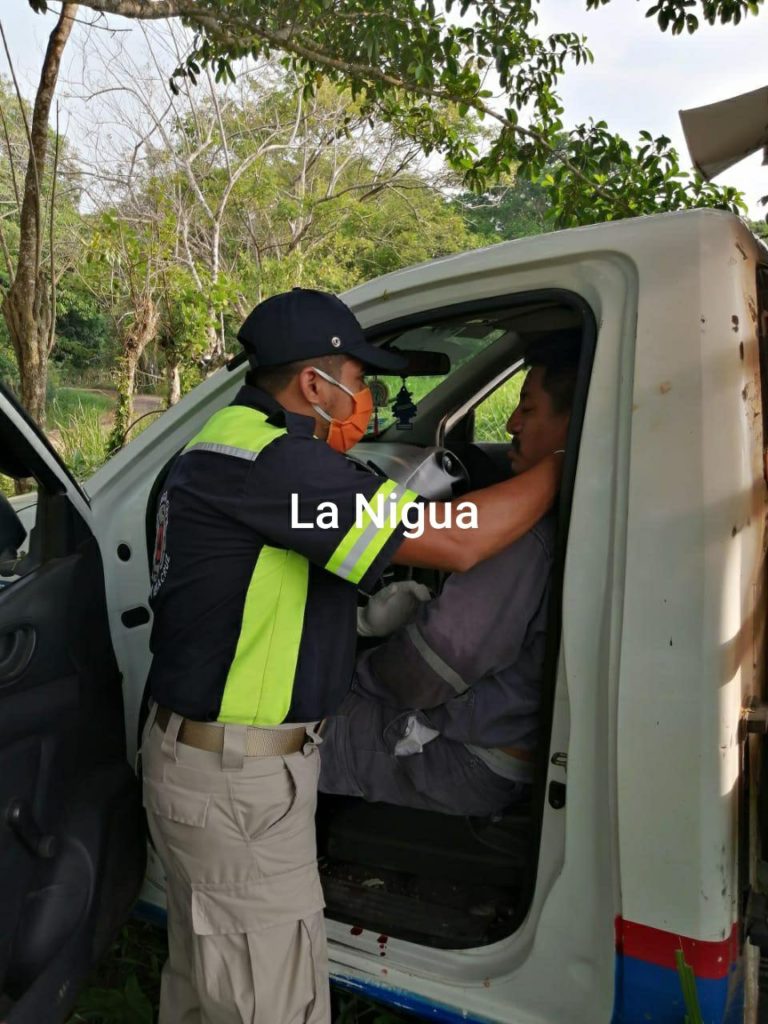 Se sale del camino conductor de camión repartidor de gas