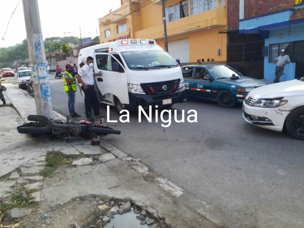 A punto de matarse un motociclista en Papantla 1 AddText 07 03 10.21.15