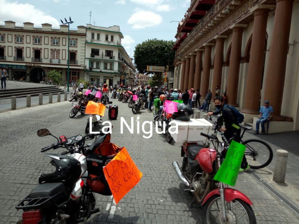 Motociclistas bloquean calle principal del Palacio exigiendo justicia para su compañero de trabajo