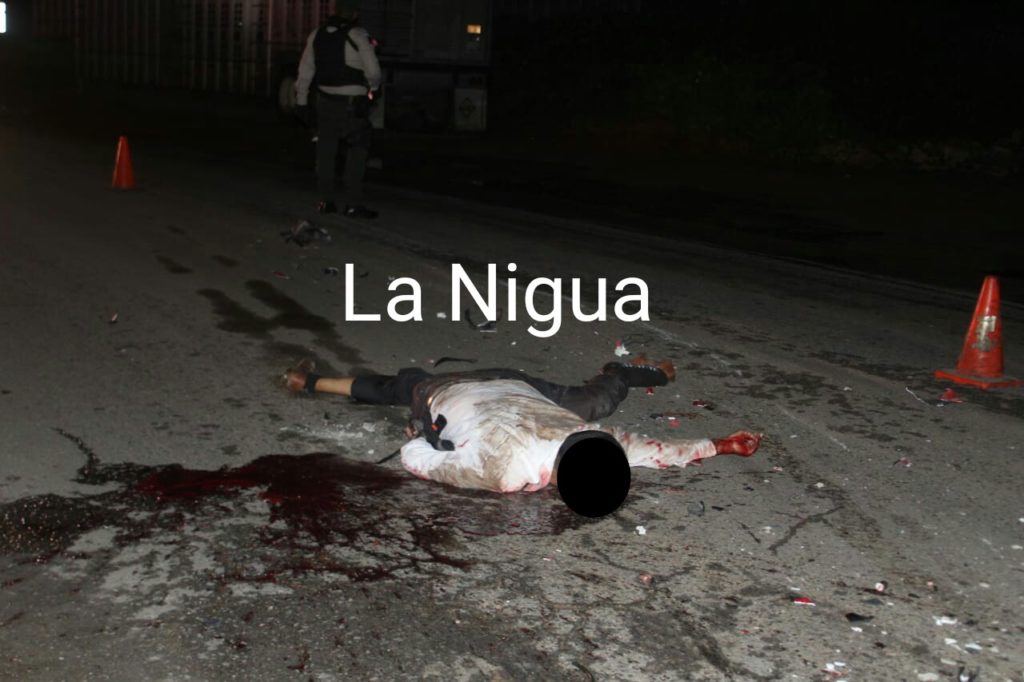 Tráiler arrolla a motociclista en la carretera Costera del Golfo