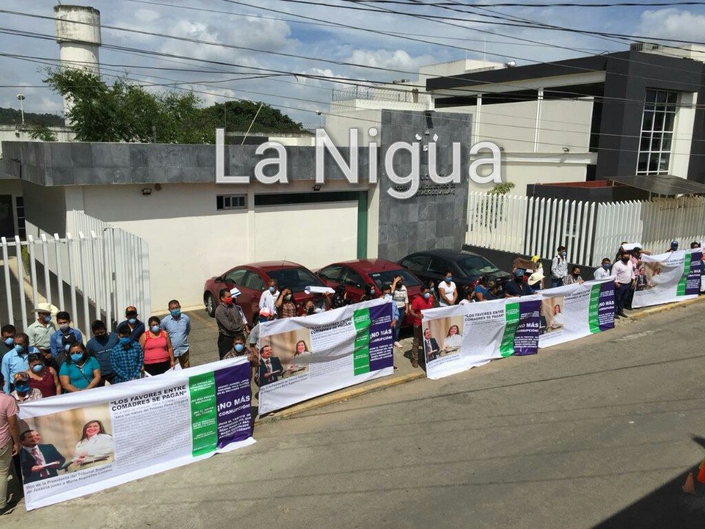 Se manifiestan en Pacho Viejo para exigir libertad de Maestro